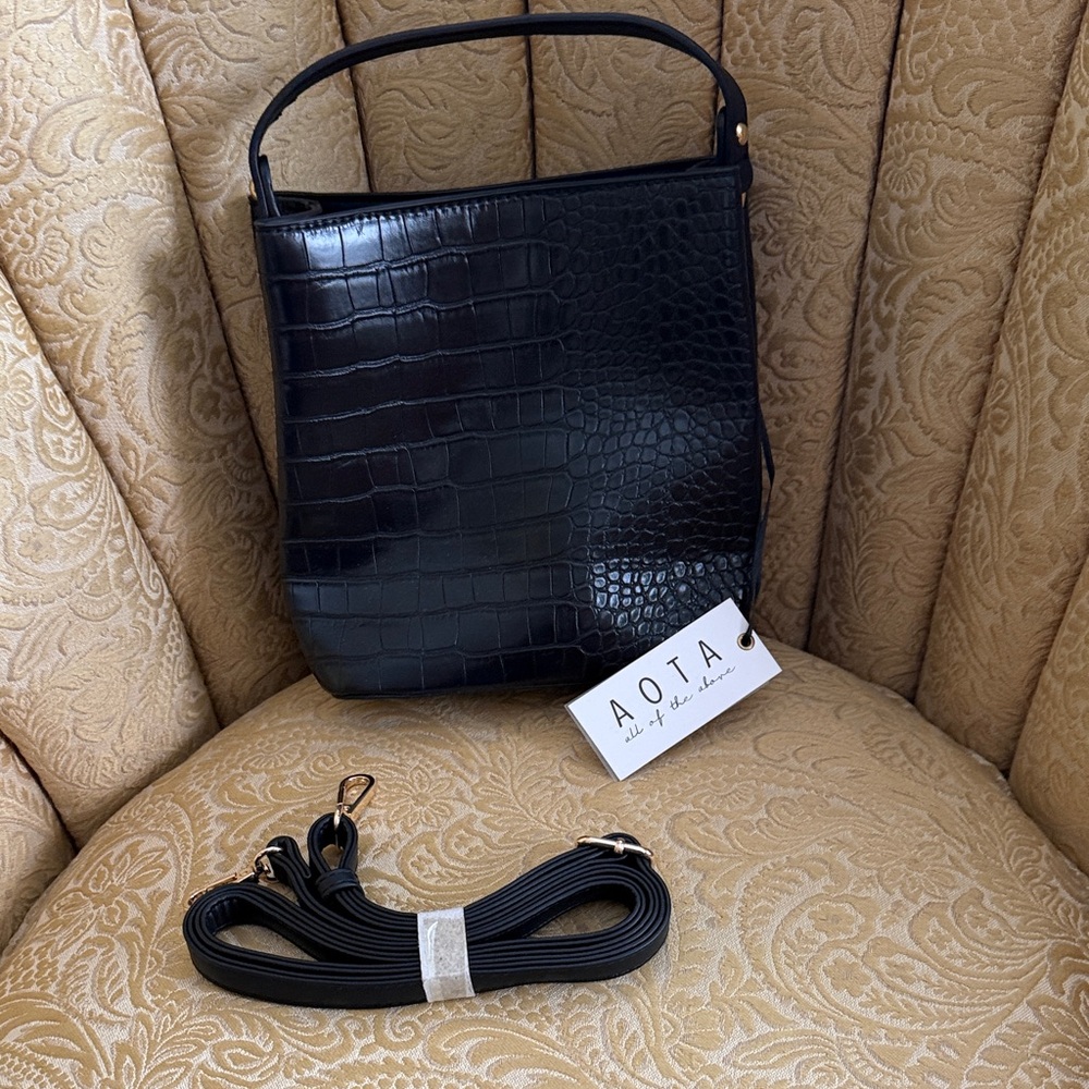 Black Croc-Embossed Women's Bucket/Crossbody Bag